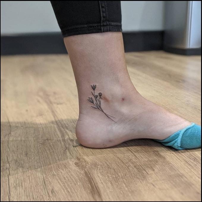 35 Simple and Small Tattoos for Women