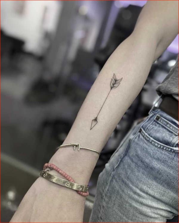 85 Cool Arrow Tattoos On Fingers