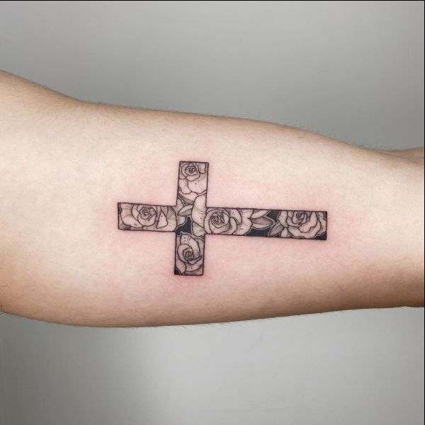 finger cross tattoos