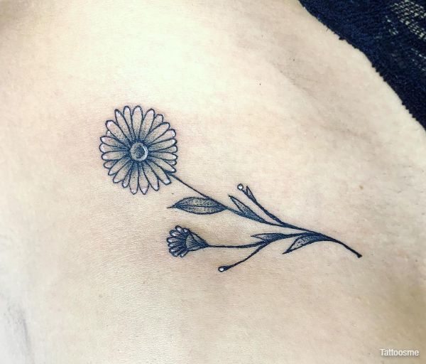 Pelvis tattoo of a daisy flower