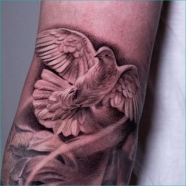 45+ Mind-Blowing Cute & Lovely DOVE TATTOOS With Meanings