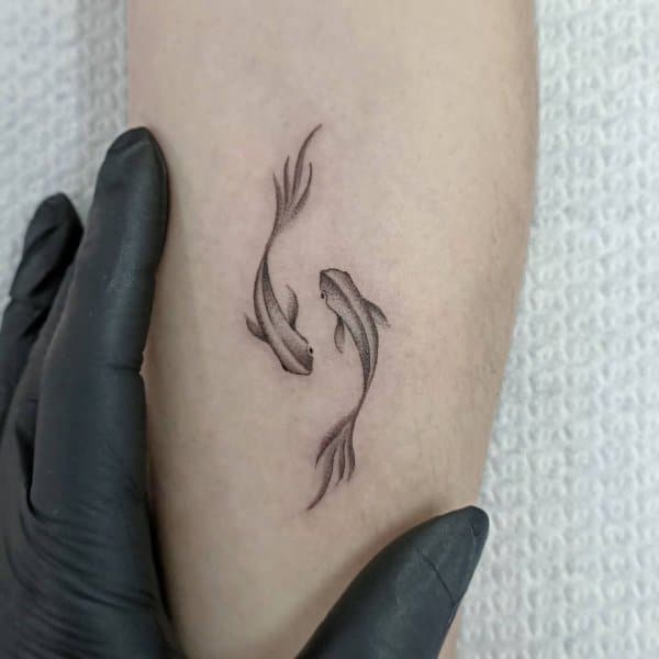 42 Dashing Fish Wrist Tattoos