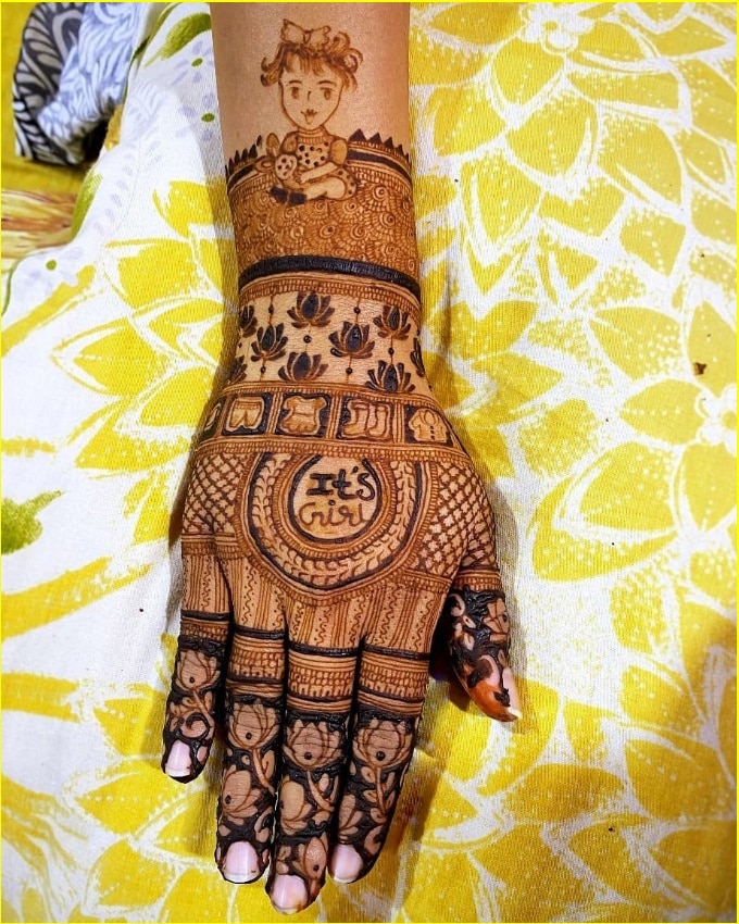 hand henna tattoo