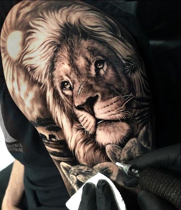 61 Stunning Lion Shoulder Tattoos for Men to Try Now