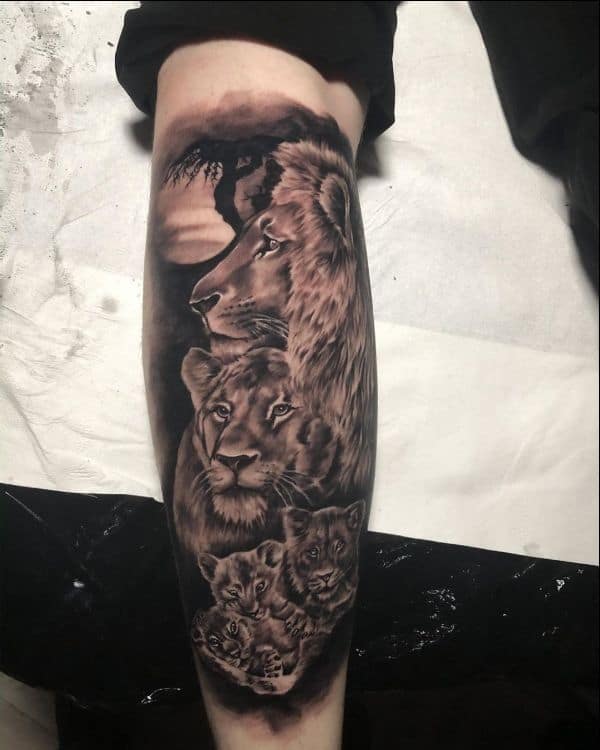 tatuaje de león y cachorros