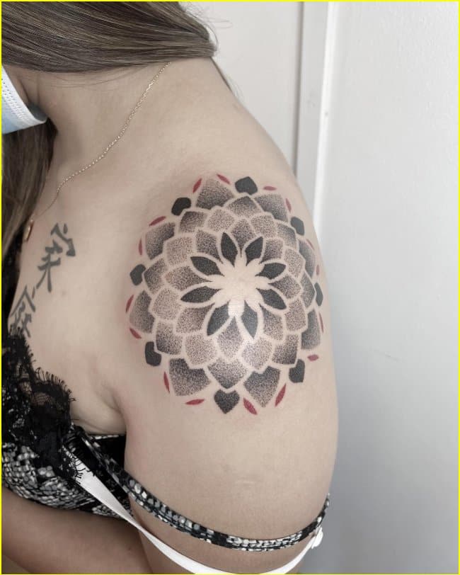 mandala tattoos shoulder