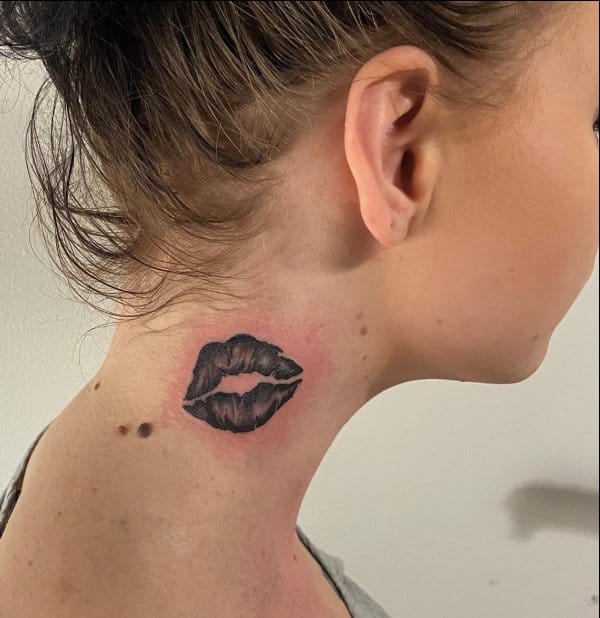 neck lips tattoos