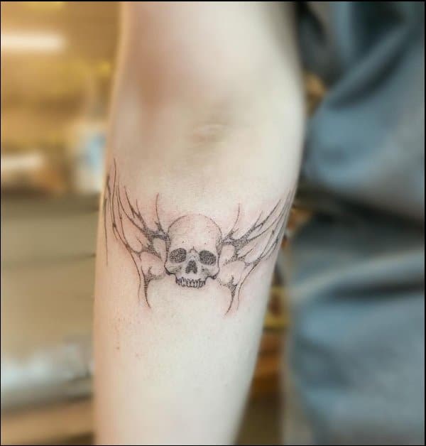 Details 81+ minimalist skull tattoos latest - in.coedo.com.vn