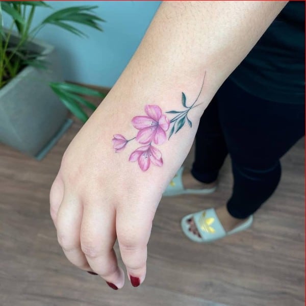 hand tattoo ideas for girls