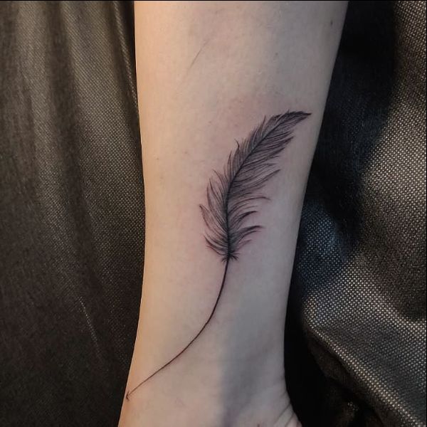 Tattoo uploaded by Zycra • Feather #tattoo #tattoodo #mini #minitattoo # minimalist #small #smalltattoo #little #littletattoo #feather  #blackandwhite • Tattoodo