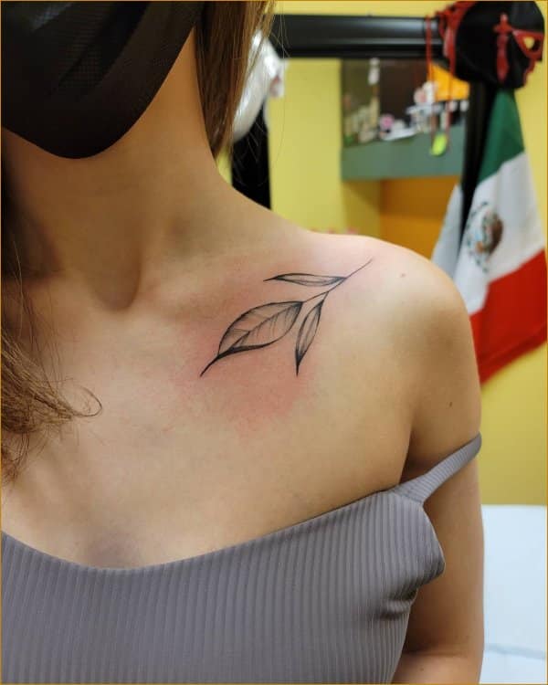 Best leaf collar bone tattoos