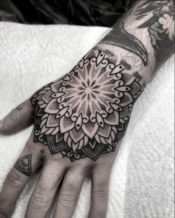 female hand tattoos