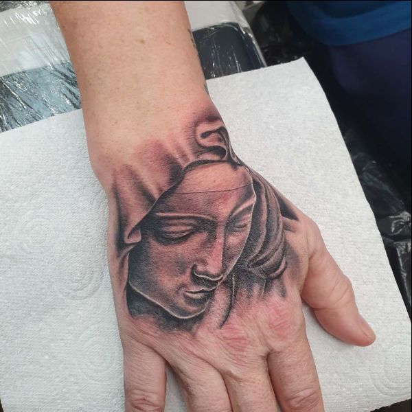 hand tattoos for women