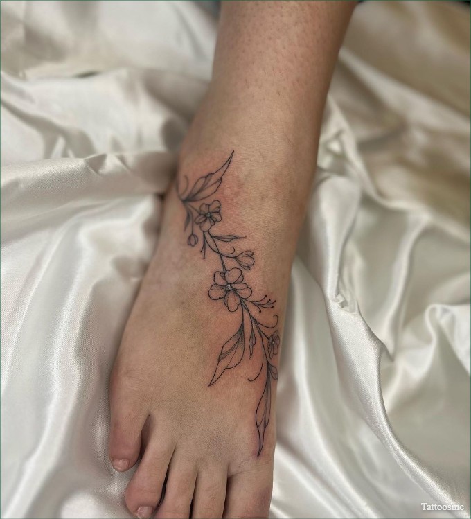 floral tattoos on foot
