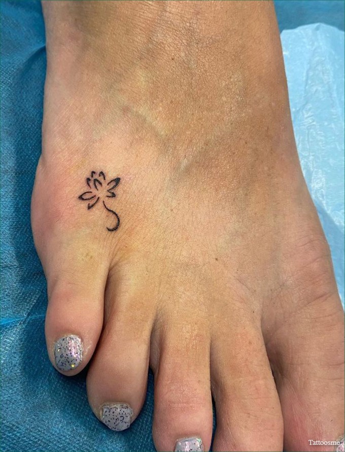 small foot tattoos