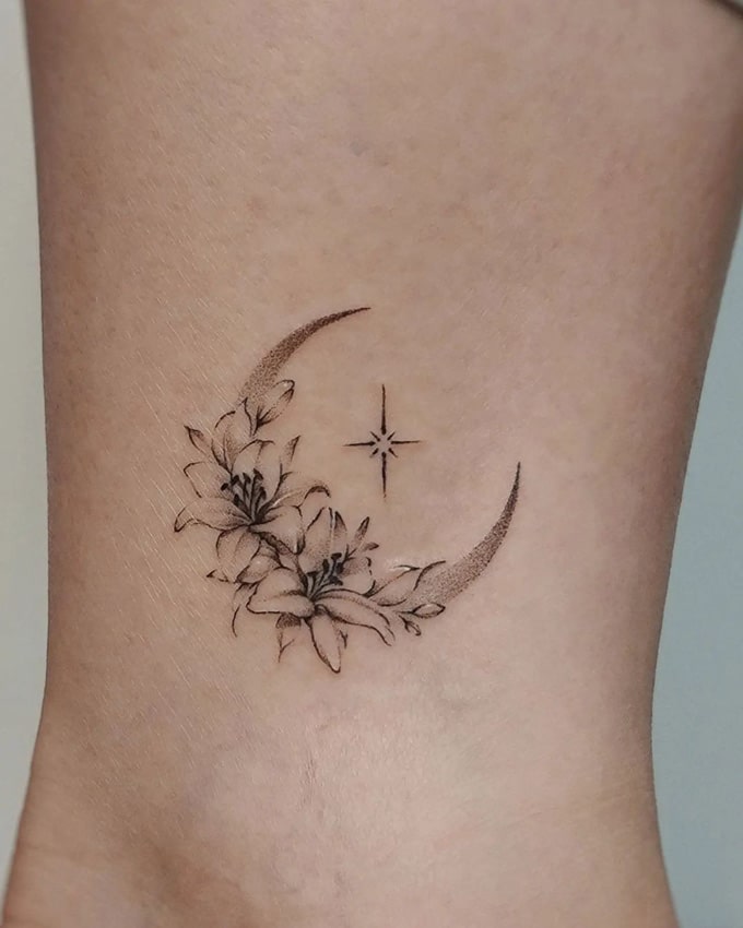 small moon tattoos