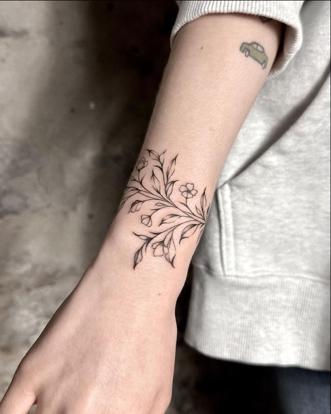 Aggregate 99+ about female unique wrist tattoos super cool -  .vn